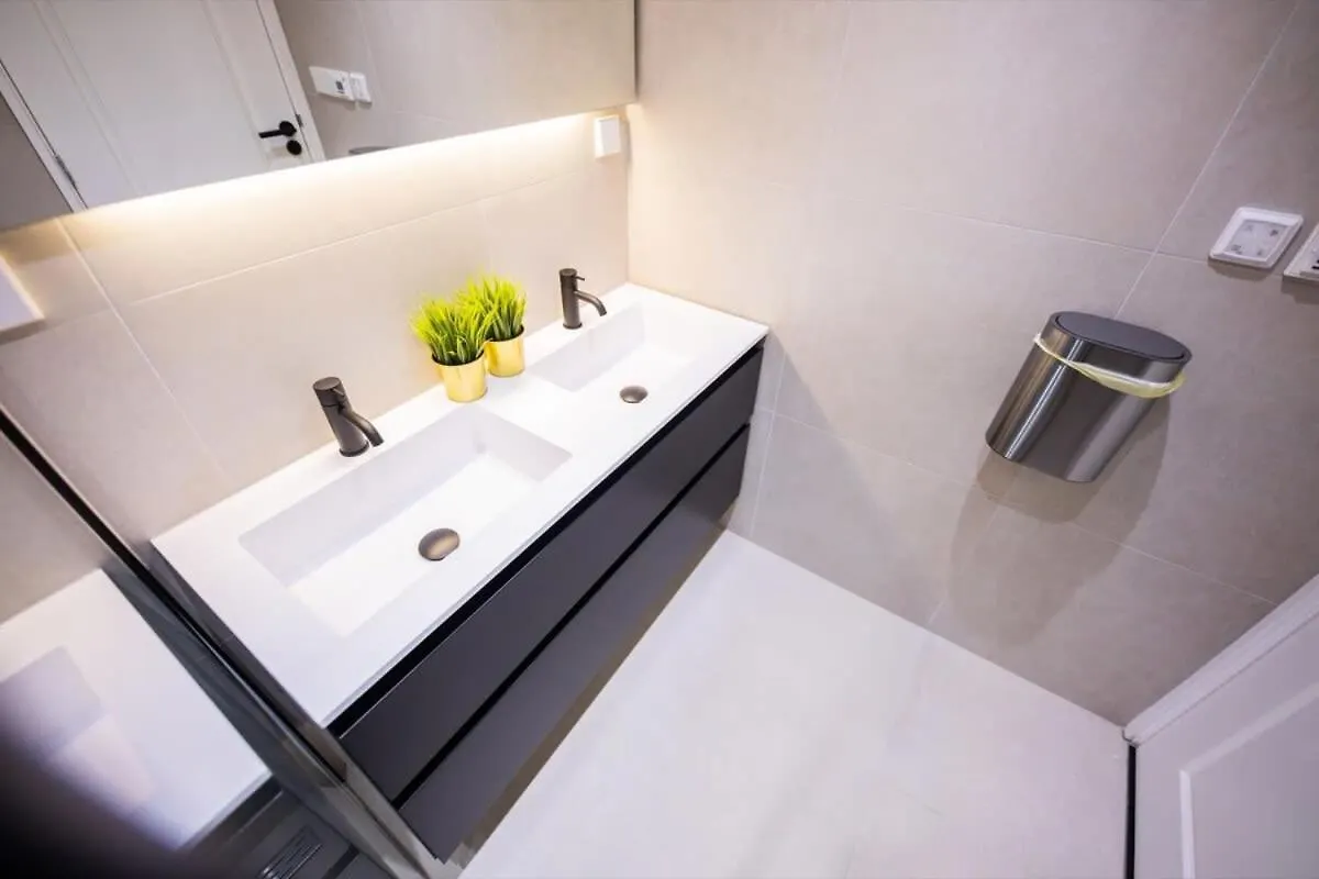Grandly 3 Bedroom Serviced Apartment 83M2 -Nb306G- Rotterdam 0*,  Niederlande