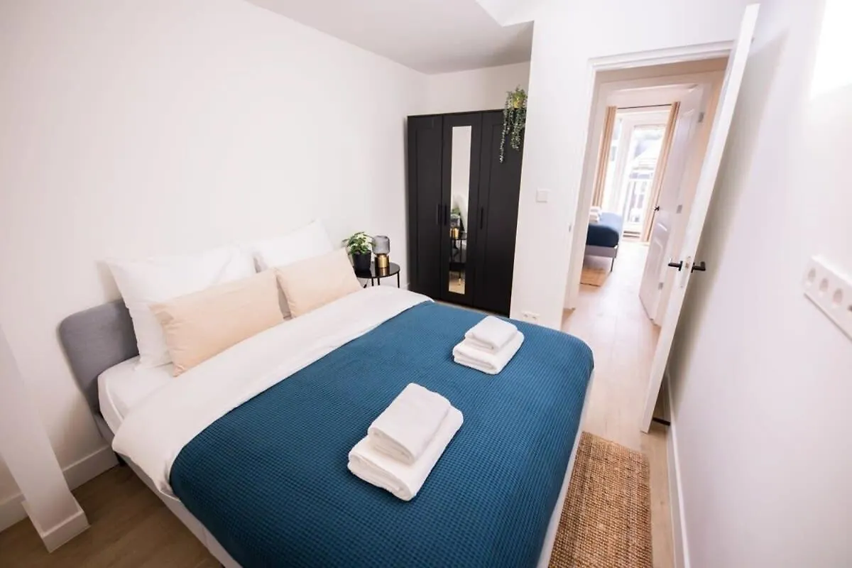 Ferienhaus Grandly 3 Bedroom Serviced Apartment 83M2 -Nb306G- Rotterdam Niederlande