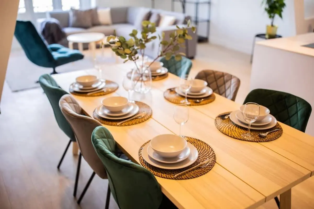 Grandly 3 Bedroom Serviced Apartment 83M2 -Nb306G- Rotterdam Ferienhaus