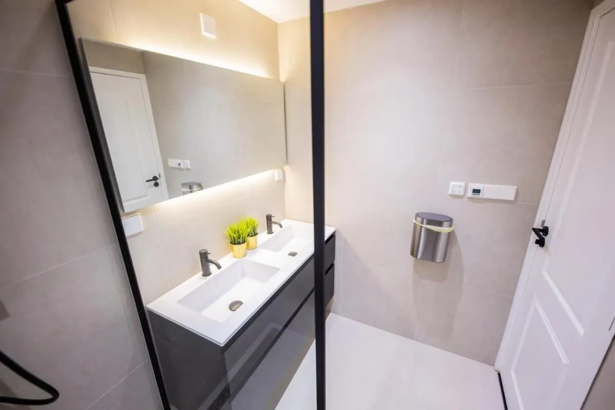 Grandly 3 Bedroom Serviced Apartment 83M2 -Nb306G- Rotterdam Niederlande